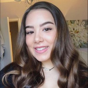 Meet your Posher, Ana